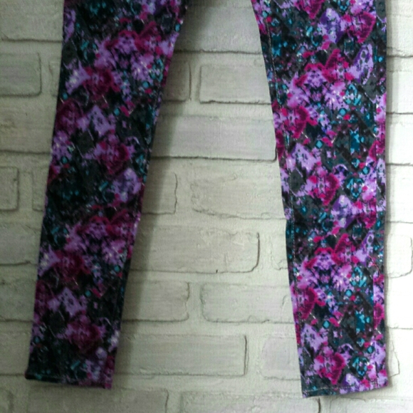 NWT Levi's Girls Pink Purple Geoisle Print Denim Legging Jeans 14 Reg - Picture 6 of 11